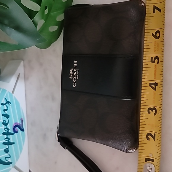 Coach used in great condition wristlet. Open to offers - Picture 7 of 8